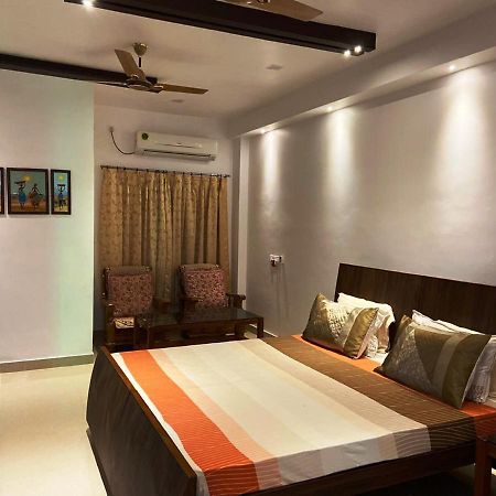 Hotel The Sunaina Varanasi Exterior foto