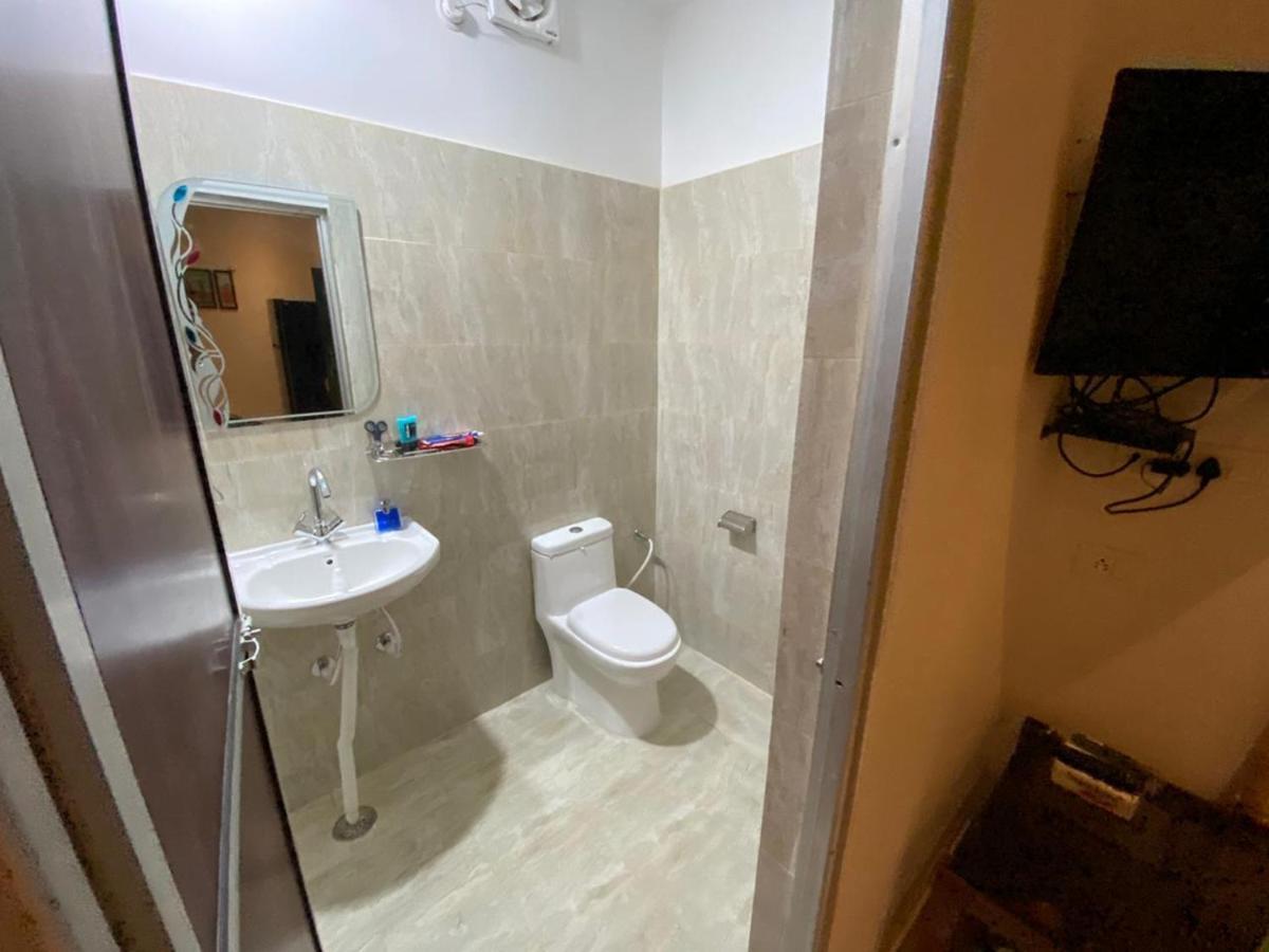 Hotel The Sunaina Varanasi Exterior foto