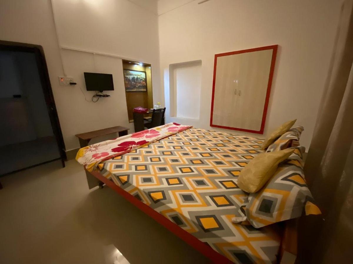 Hotel The Sunaina Varanasi Exterior foto