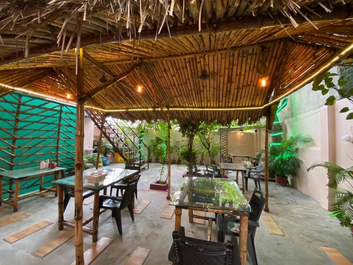 Hotel The Sunaina Varanasi Exterior foto
