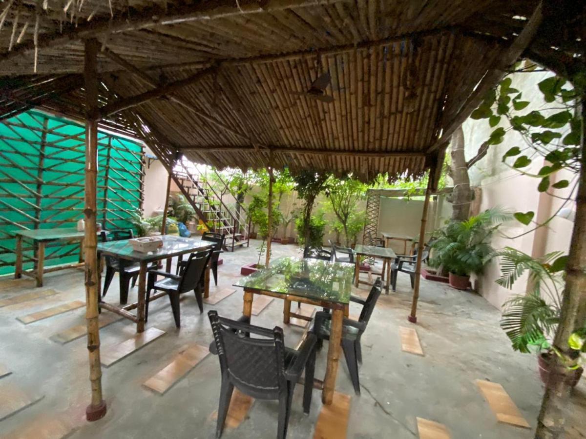 Hotel The Sunaina Varanasi Exterior foto