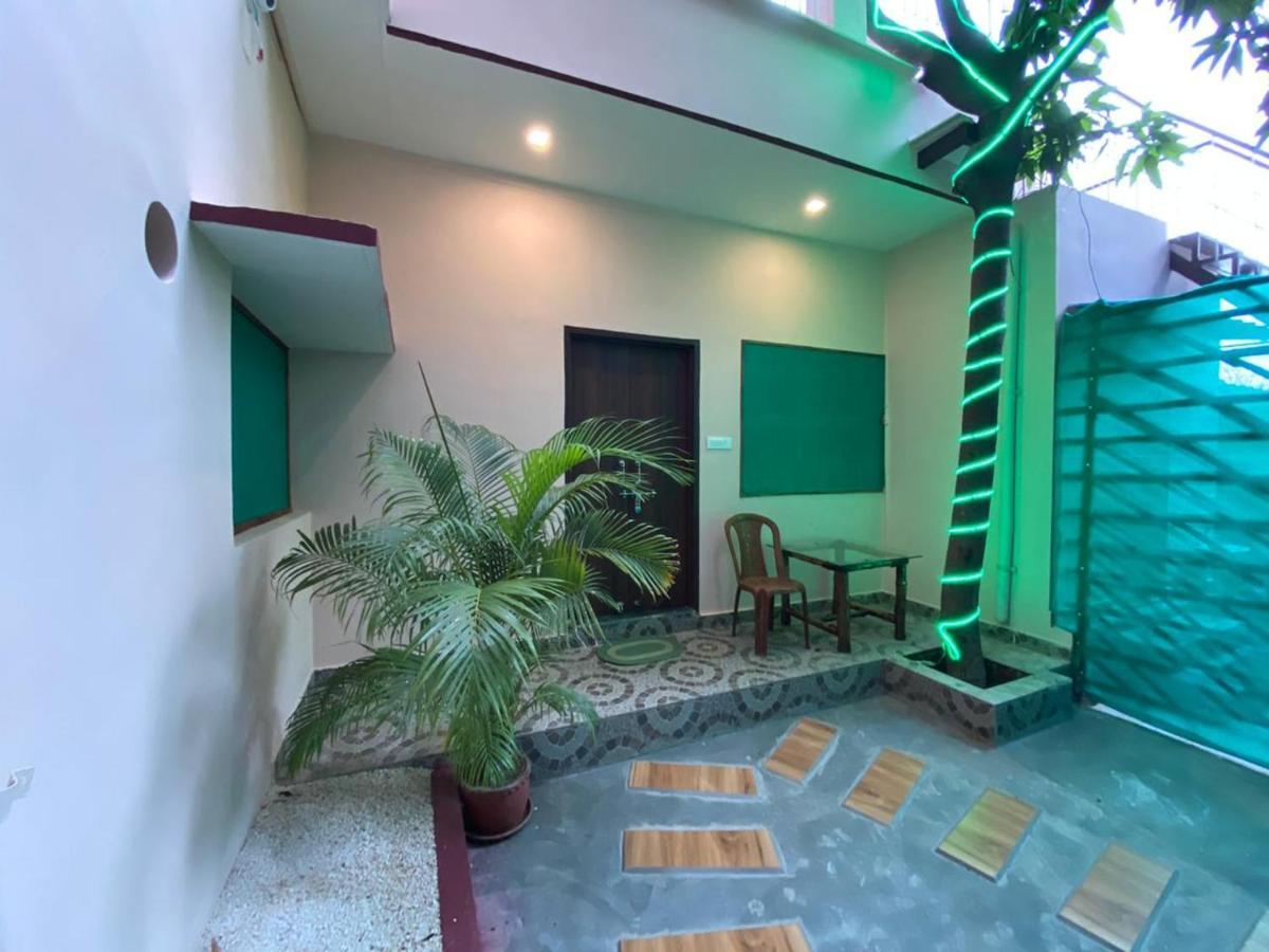 Hotel The Sunaina Varanasi Exterior foto