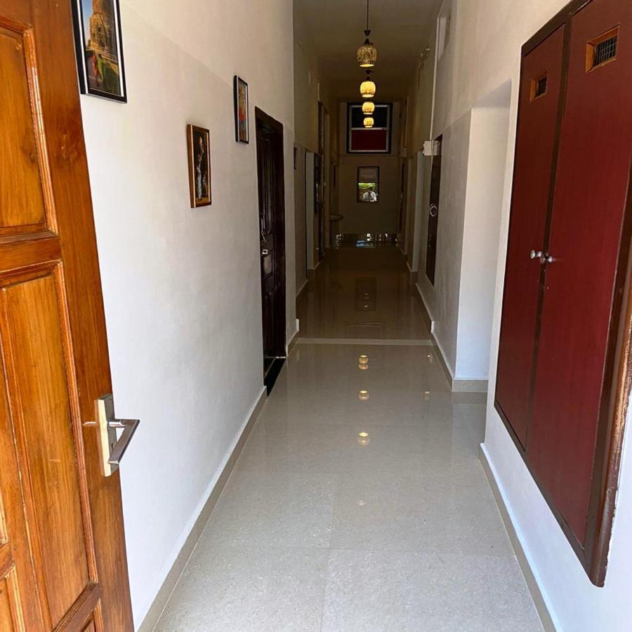 Hotel The Sunaina Varanasi Exterior foto