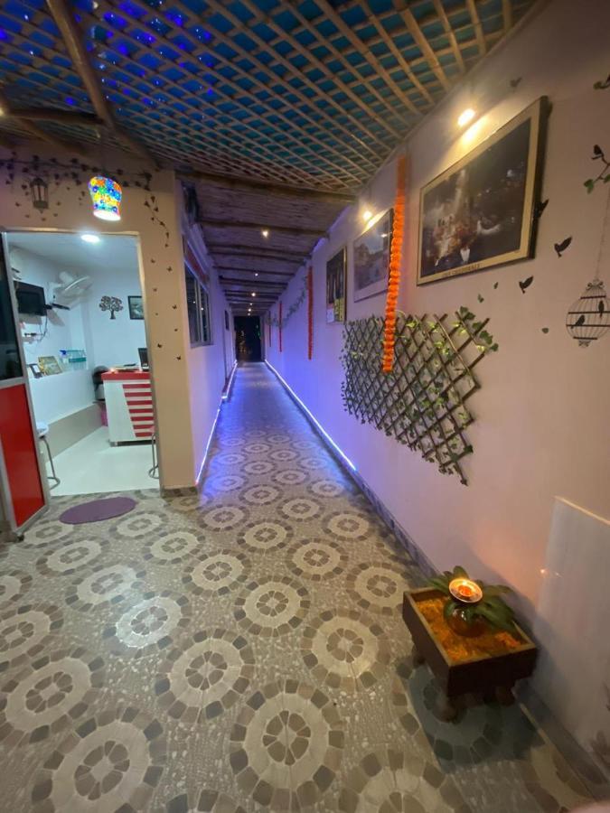 Hotel The Sunaina Varanasi Exterior foto